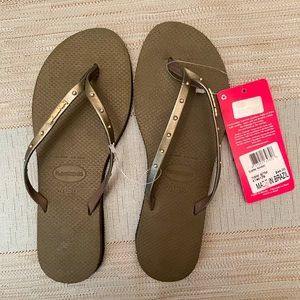 Havaianas - slim flip flops with gold detail